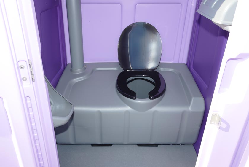 FULL SIZED TOILET WITH ELONGATED TOILET SEAT