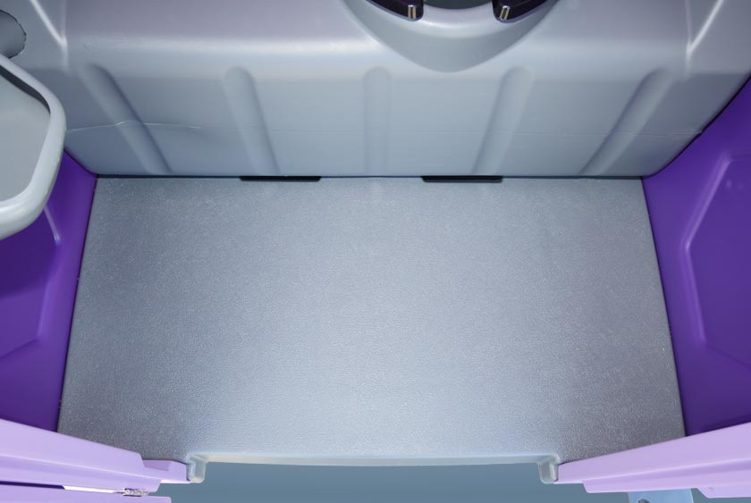 ROOMY INTERIOR FOR COMFORT AND EASE OF MOVEMENT