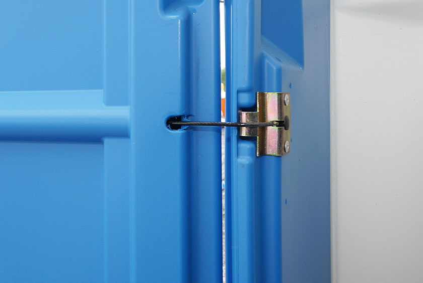 AUTOMATIC SELF CLOSING DOOR FOR PRIVACY